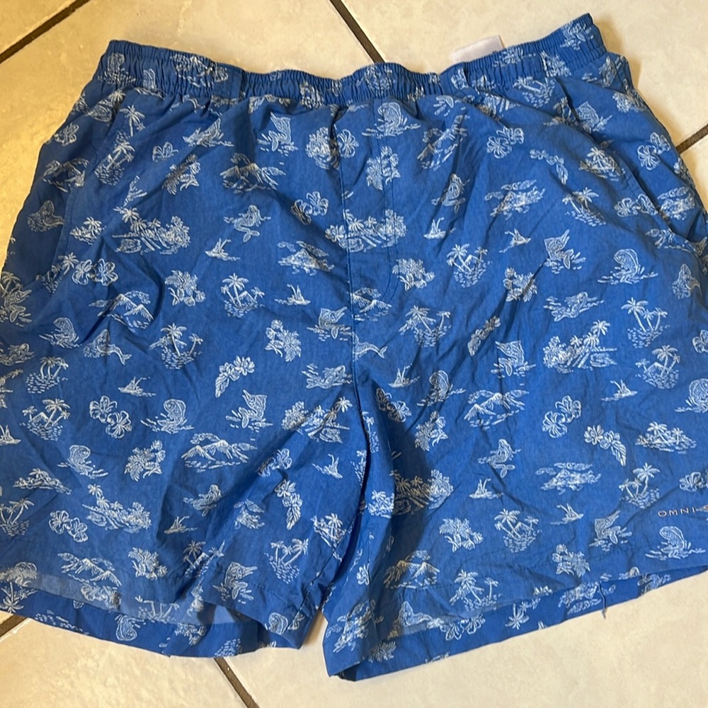 Men’s Columbia swim trunks size M